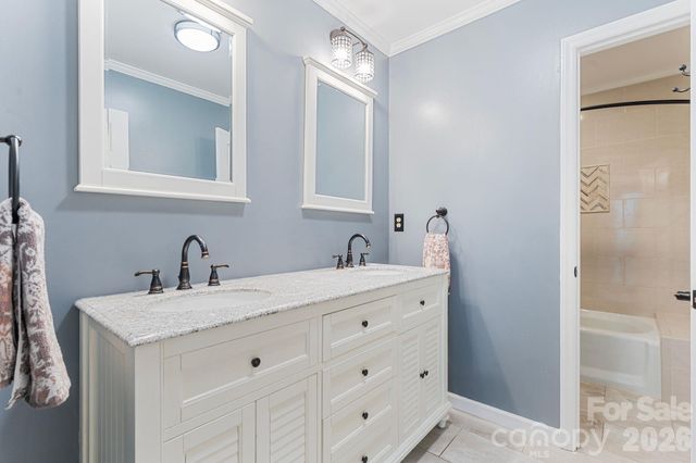 1006 Chelsea Place, Matthews, NC 28105