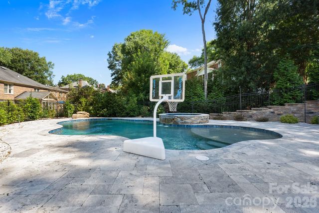 1006 Chelsea Place, Matthews, NC 28105