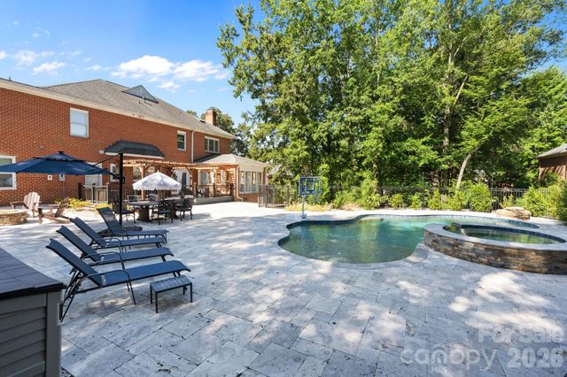1006 Chelsea Place, Matthews, NC 28105