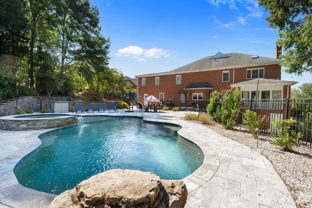 1006 Chelsea Place, Matthews, NC 28105