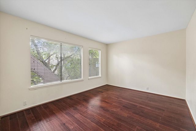 49 Litchfield Lane, Houston, TX 77024