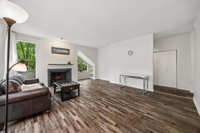 49 Litchfield Lane, Houston, TX 77024