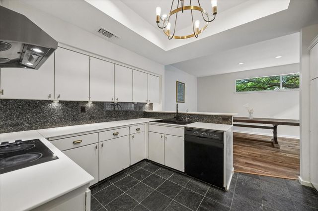 49 Litchfield Lane, Houston, TX 77024