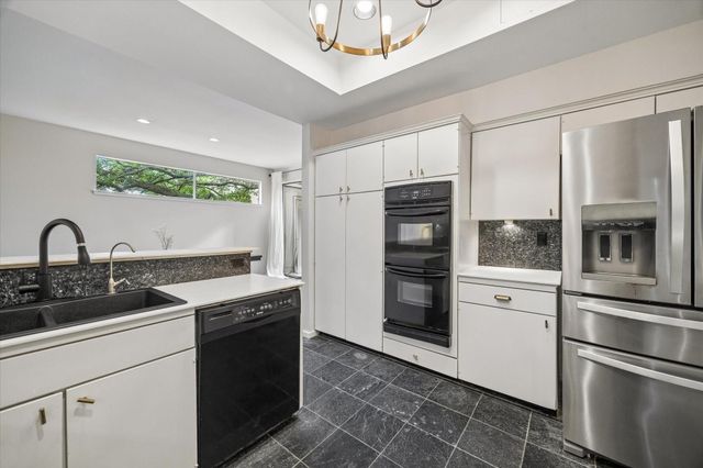 49 Litchfield Lane, Houston, TX 77024