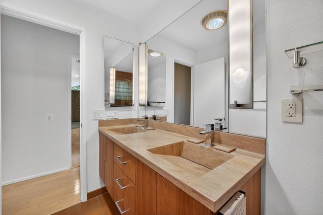6301 Longridge Way, Sacramento, CA 95831