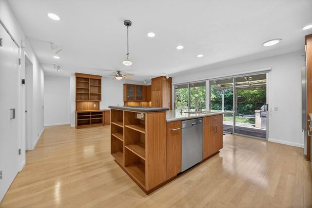 6301 Longridge Way, Sacramento, CA 95831