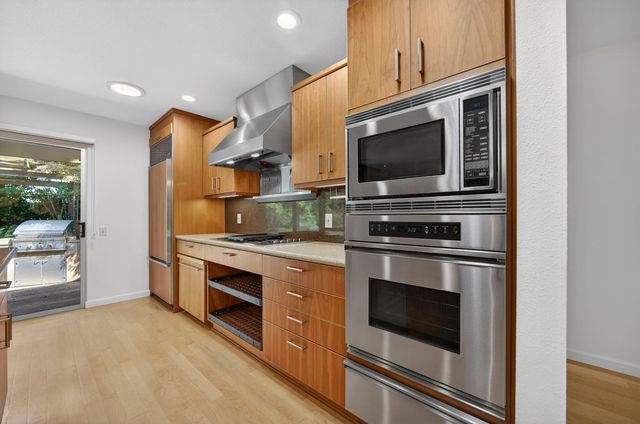 6301 Longridge Way, Sacramento, CA 95831