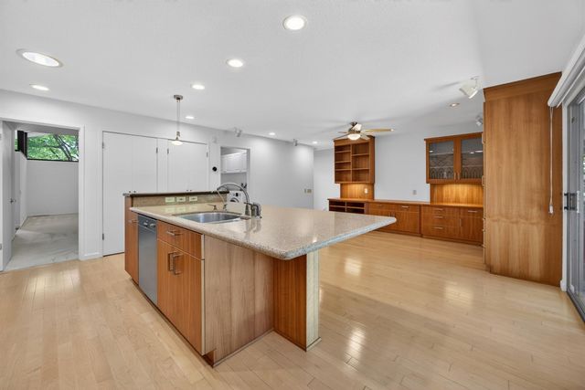 6301 Longridge Way, Sacramento, CA 95831