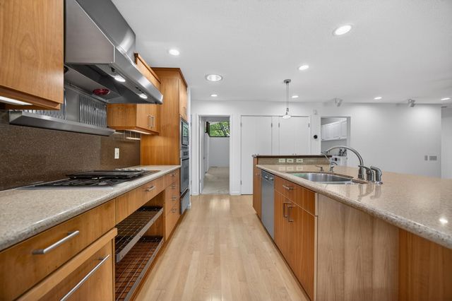 6301 Longridge Way, Sacramento, CA 95831