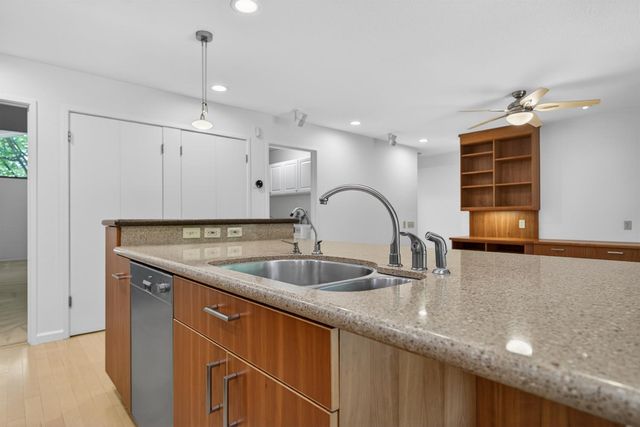 6301 Longridge Way, Sacramento, CA 95831