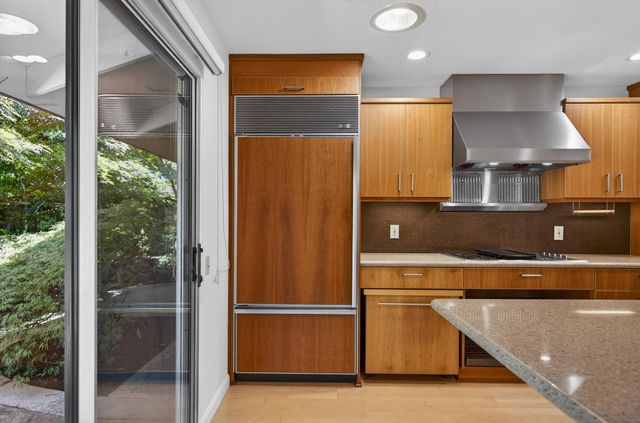 6301 Longridge Way, Sacramento, CA 95831