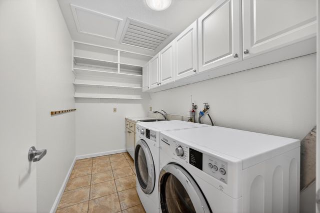 6301 Longridge Way, Sacramento, CA 95831
