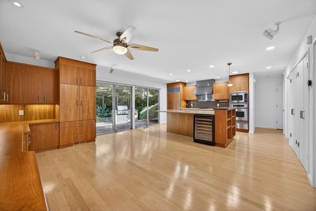 6301 Longridge Way, Sacramento, CA 95831