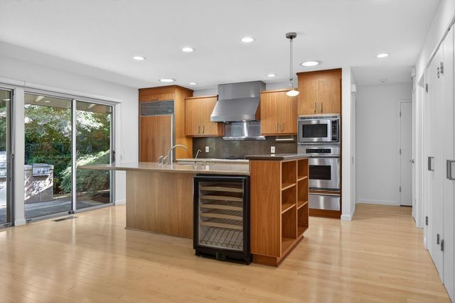 6301 Longridge Way, Sacramento, CA 95831