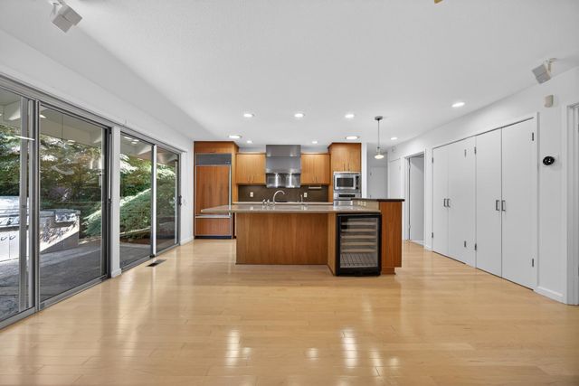 6301 Longridge Way, Sacramento, CA 95831