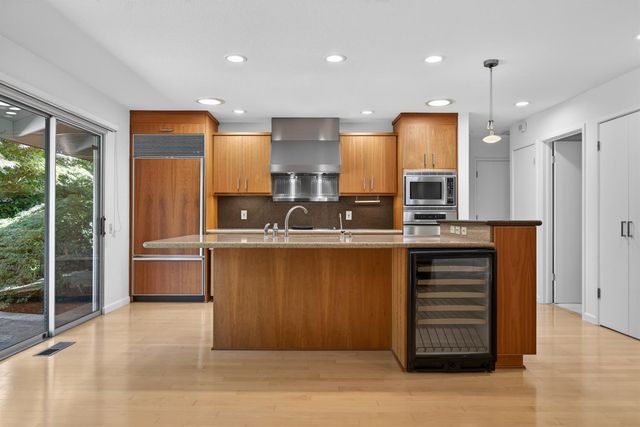 6301 Longridge Way, Sacramento, CA 95831