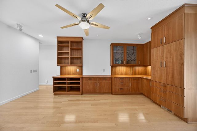 6301 Longridge Way, Sacramento, CA 95831