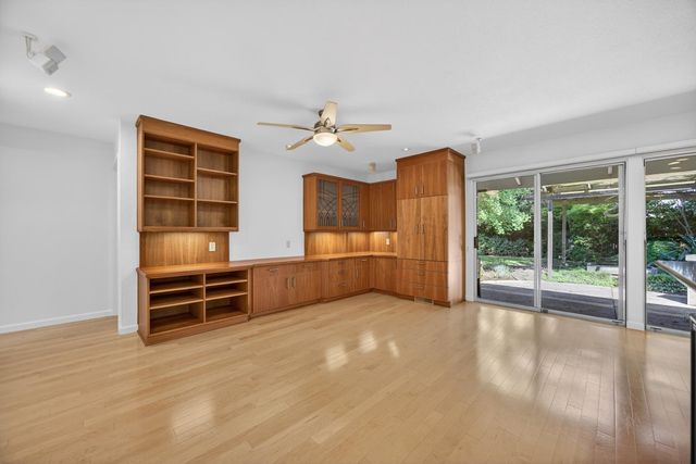 6301 Longridge Way, Sacramento, CA 95831