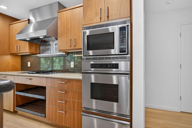 6301 Longridge Way, Sacramento, CA 95831