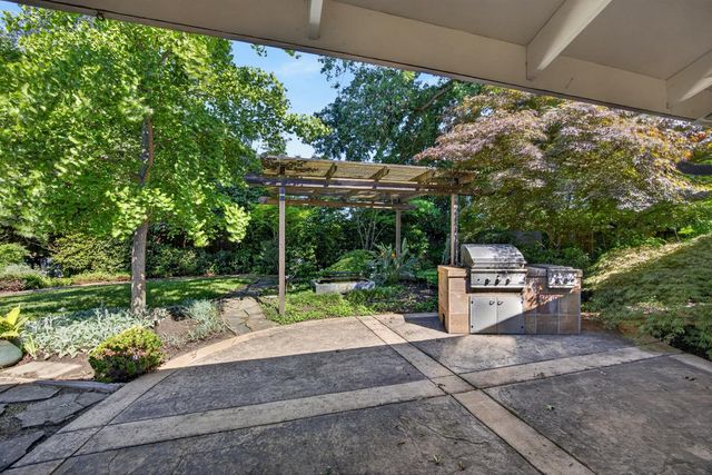 6301 Longridge Way, Sacramento, CA 95831