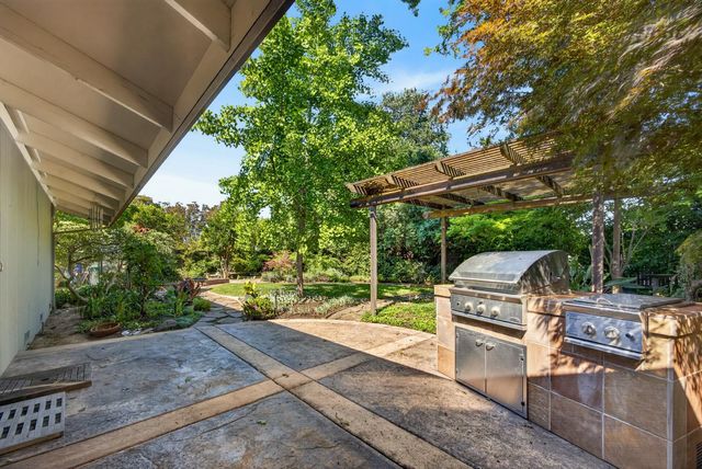 6301 Longridge Way, Sacramento, CA 95831