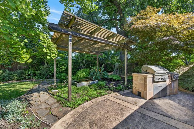 6301 Longridge Way, Sacramento, CA 95831
