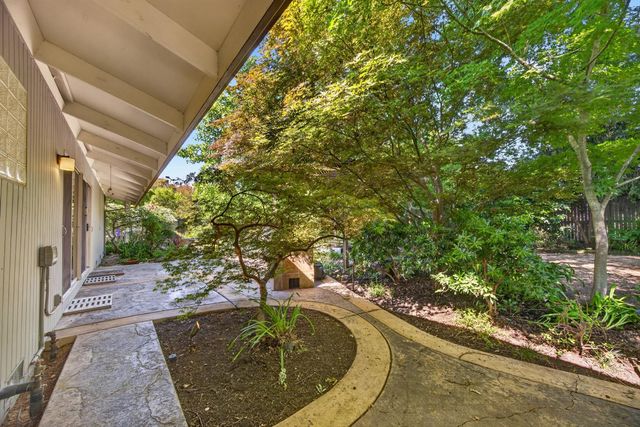 6301 Longridge Way, Sacramento, CA 95831