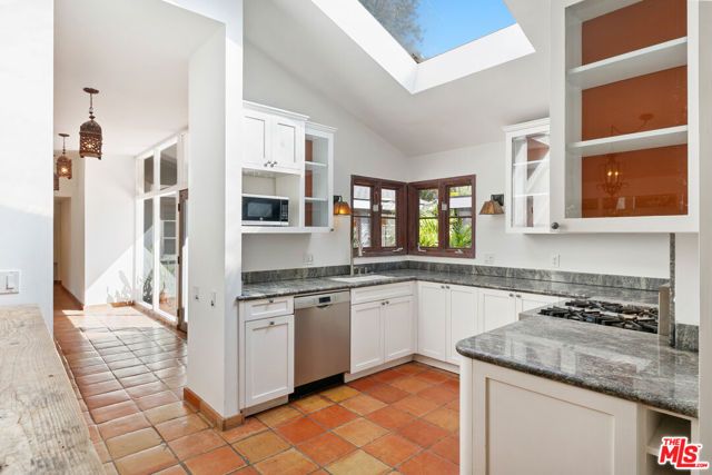6328 Frondosa Drive, Malibu, CA 90265