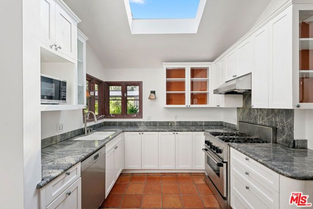 6328 Frondosa Drive, Malibu, CA 90265