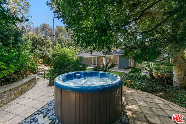 6328 Frondosa Drive, Malibu, CA 90265