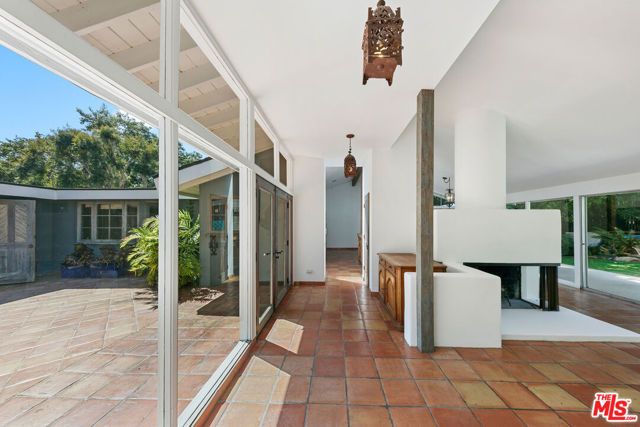 6328 Frondosa Drive, Malibu, CA 90265