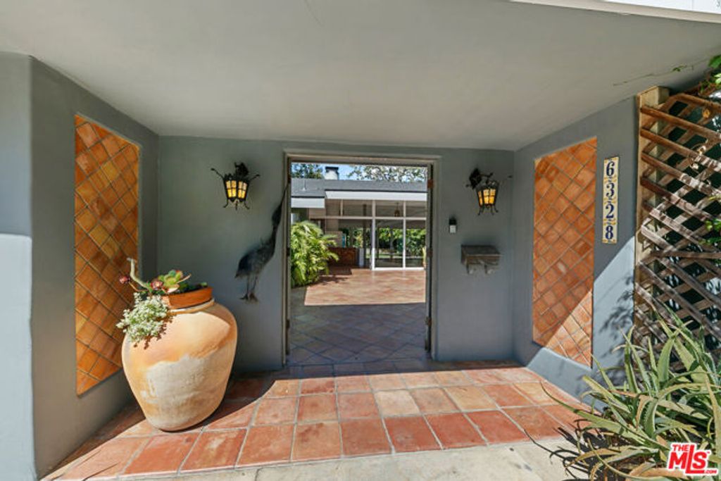 6328 Frondosa Drive, Malibu, CA 90265