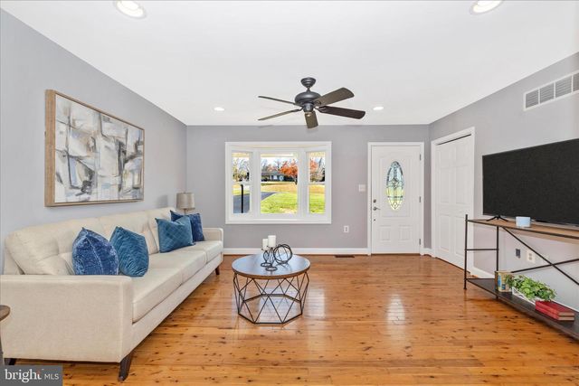 11378 CANARY DR, Ijamsville, MD 21754