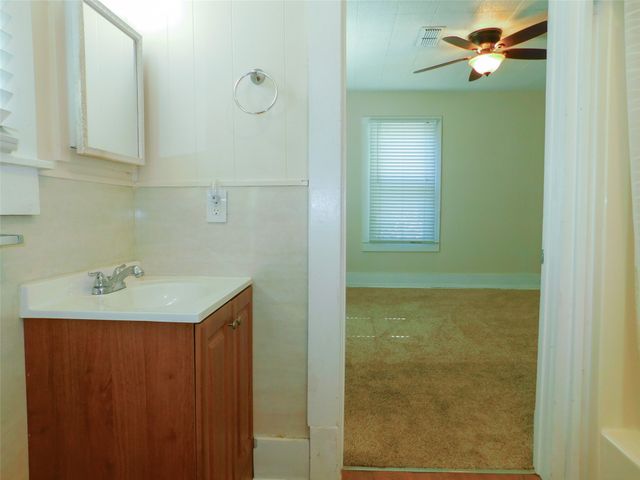 812 N Elm Street, Denton, TX 76201