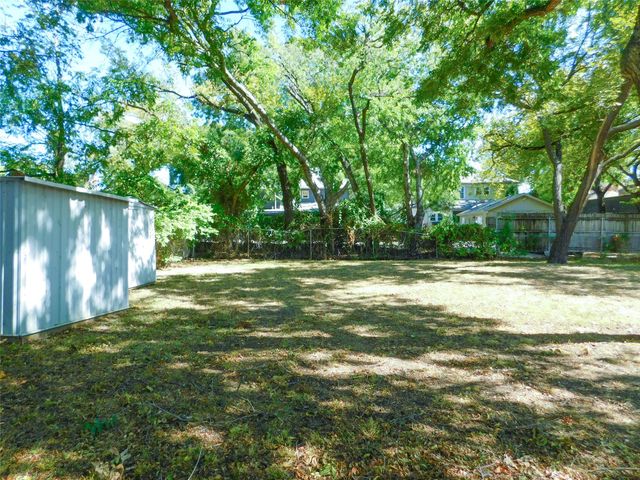 812 N Elm Street, Denton, TX 76201