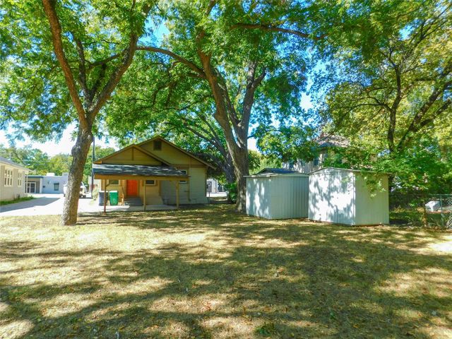 812 N Elm Street, Denton, TX 76201