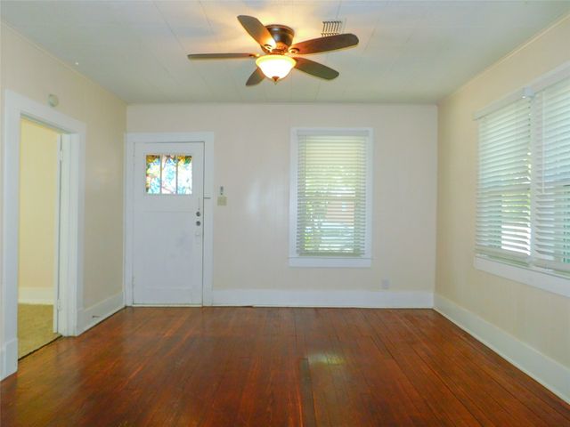 812 N Elm Street, Denton, TX 76201