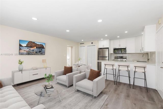 3101 SW 27th Ave 204, Miami, FL 33133