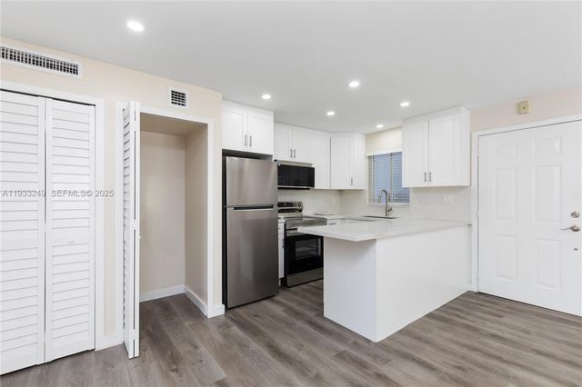 3101 SW 27th Ave 204, Miami, FL 33133