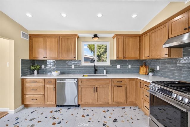 645 S Eastbury Avenue, Covina, CA 91723