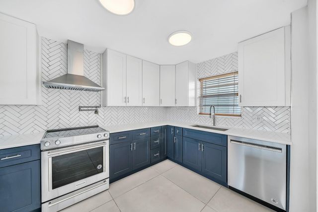 3051 NE 48th St 404, Fort Lauderdale, FL 33308