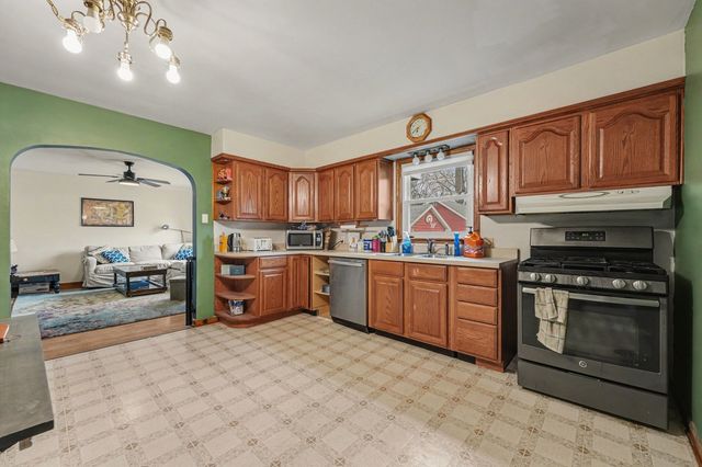 1999 Indiana Avenue, Lansing, IL 60438