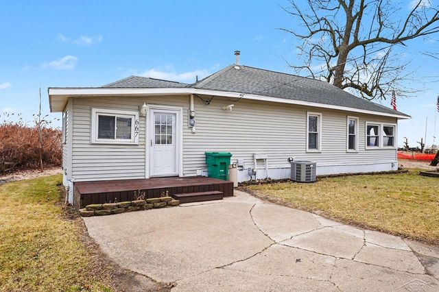 667 Bay Road, Bangor Twp, MI 48706