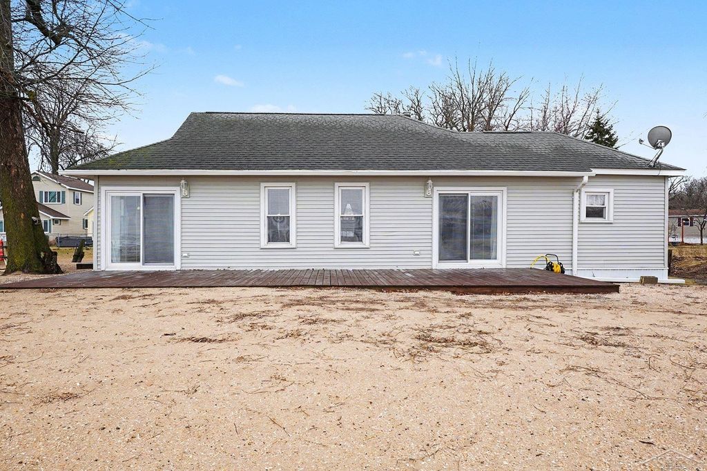 667 Bay Road, Bangor Twp, MI 48706