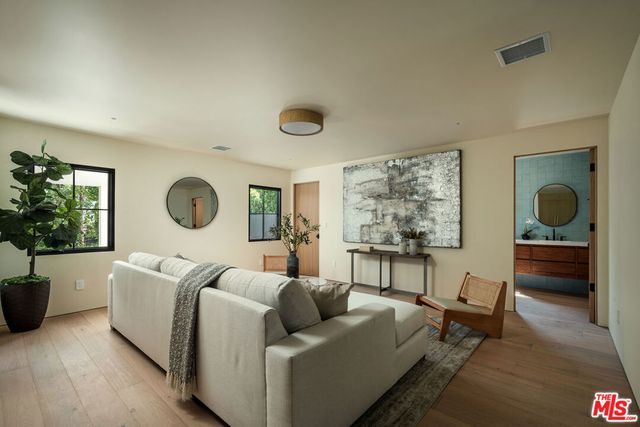 15430 Valley Vista Boulevard, Los Angeles, CA 91403