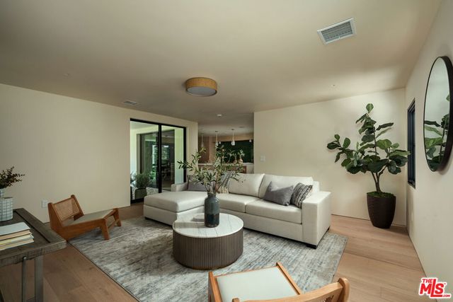 15430 Valley Vista Boulevard, Los Angeles, CA 91403