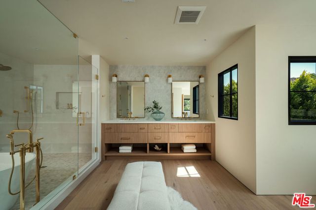15430 Valley Vista Boulevard, Los Angeles, CA 91403