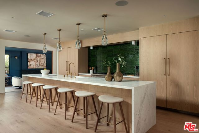 15430 Valley Vista Boulevard, Los Angeles, CA 91403
