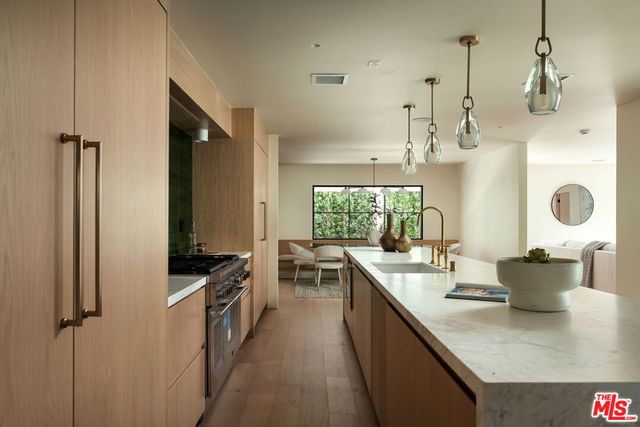 15430 Valley Vista Boulevard, Los Angeles, CA 91403