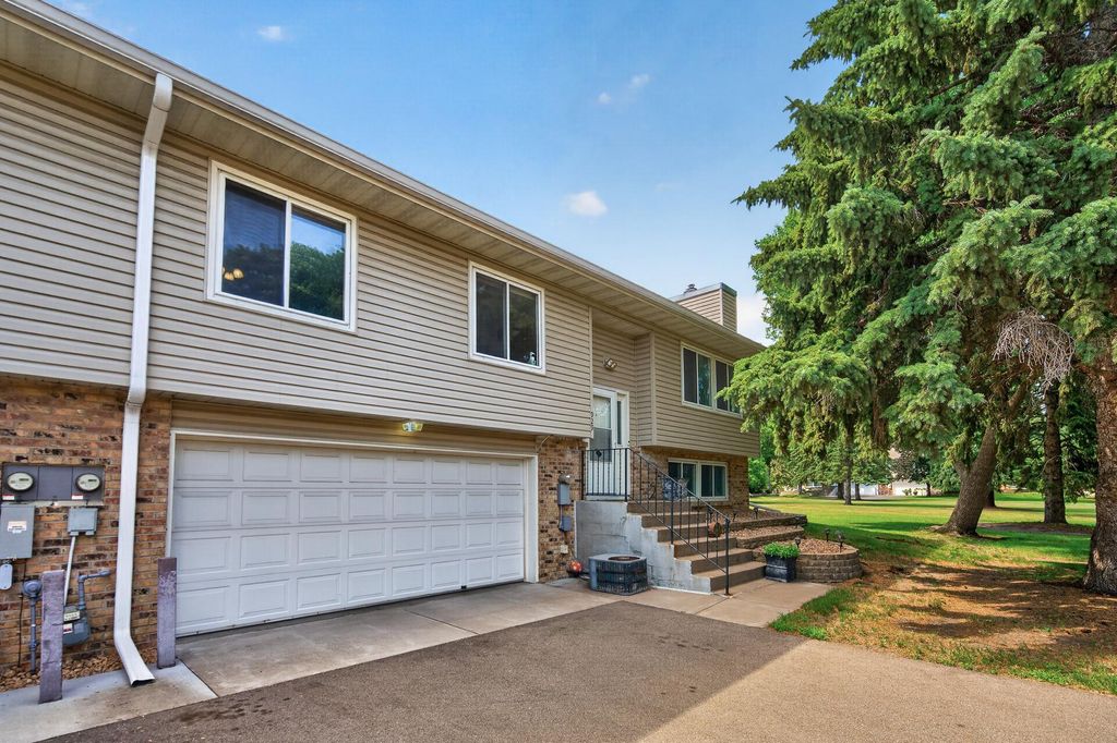 929 94th Avenue NE, Blaine, MN 55434 — exterior